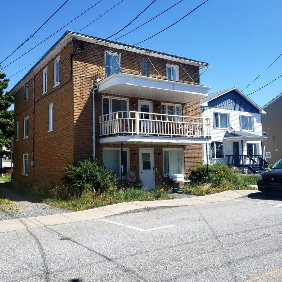 Apartamento La Joie De Vivre Trois-Pistoles Exterior foto
